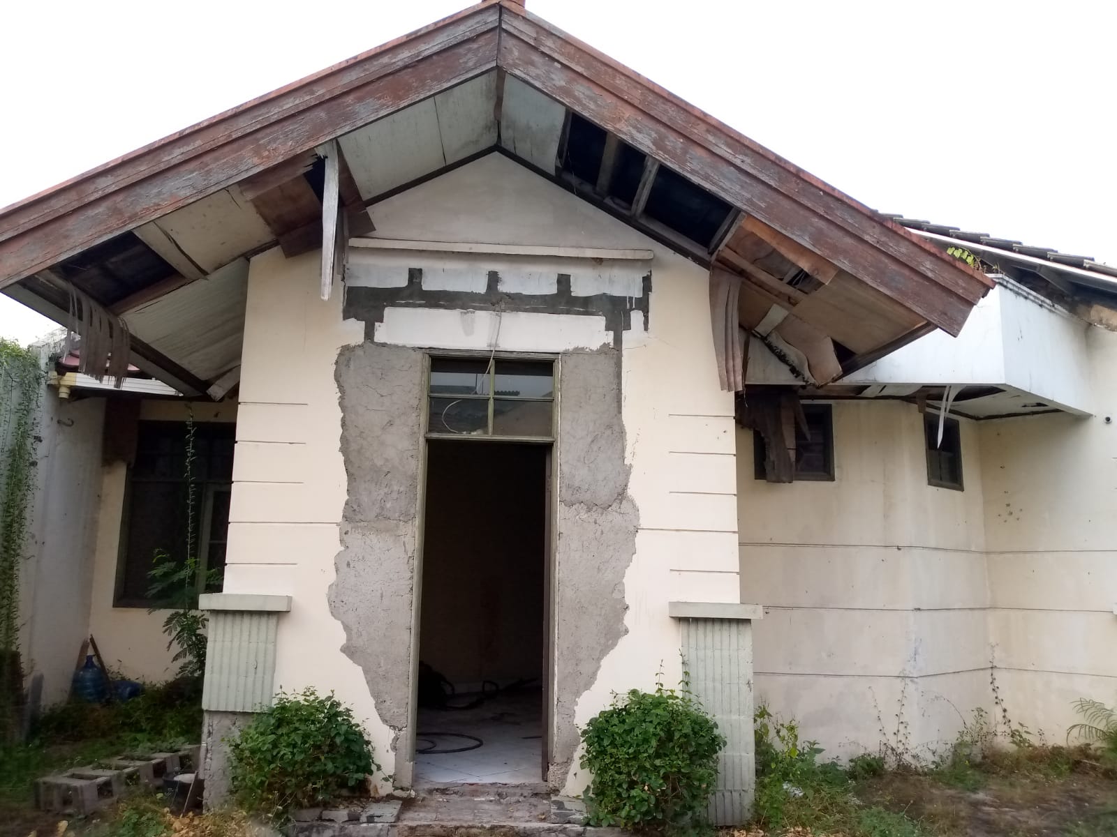 Rumah Rusak Dijual Murah di Cluster Taman Beverly Lippo Cikarang